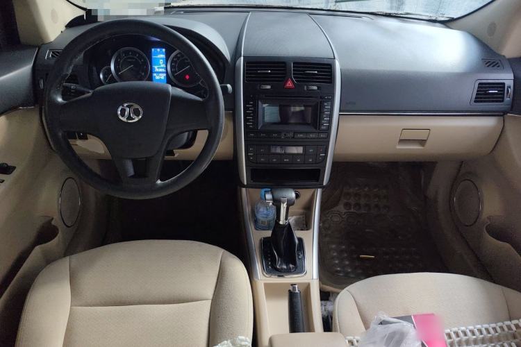 Used BAIC E Series 2013 Sedan 1.5L Automatic Lotte Edition Center Console