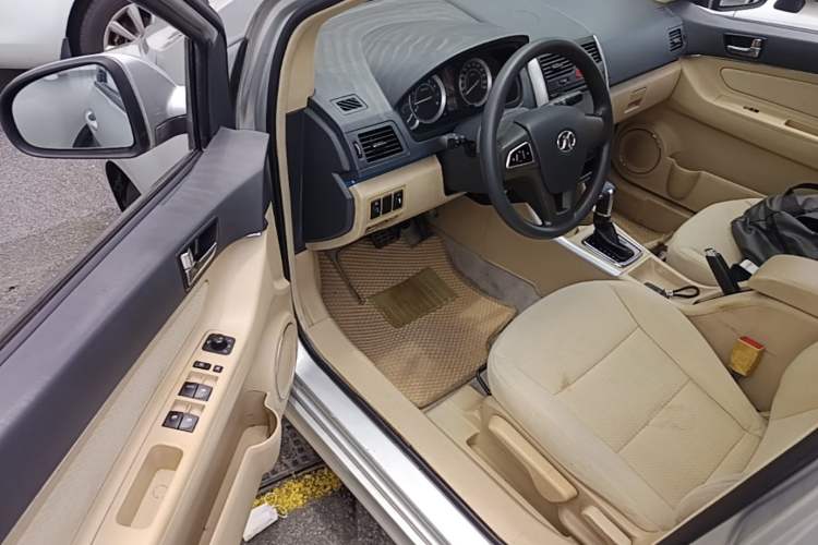 Used BAIC E Series 2013 Sedan 1.5L Automatic Leshang Edition Driver Seat