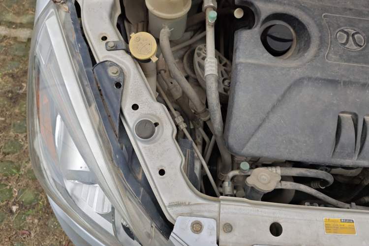 Used BAIC E Series 2013 Hatchback 1.5L Automatic Lotte Edition Engine Bay Right
