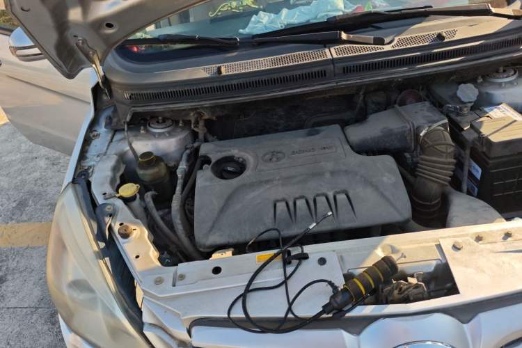 Used BAIC E Series 2013 Sedan 1.3L Manual Special Offer Edition Engine Bay Right