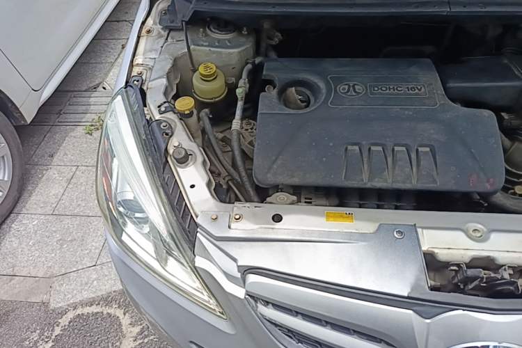 Used BAIC E Series 2013 Sedan 1.5L Automatic Leshang Edition Engine Bay Right