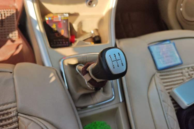 Used BAIC E Series 2013 Sedan 1.3L Manual Special Offer Edition Gear Lever