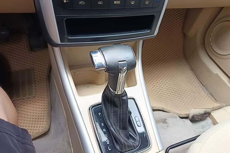 Used BAIC E Series 2013 Sedan 1.5L Automatic Leshang Edition Gear Lever