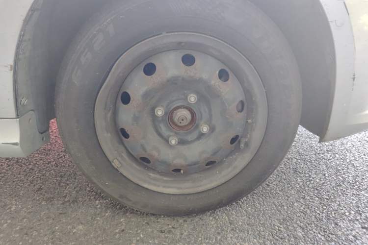 Used BAIC E Series 2013 Sedan 1.3L Manual Lotte Edition Right Front Wheel Hub
