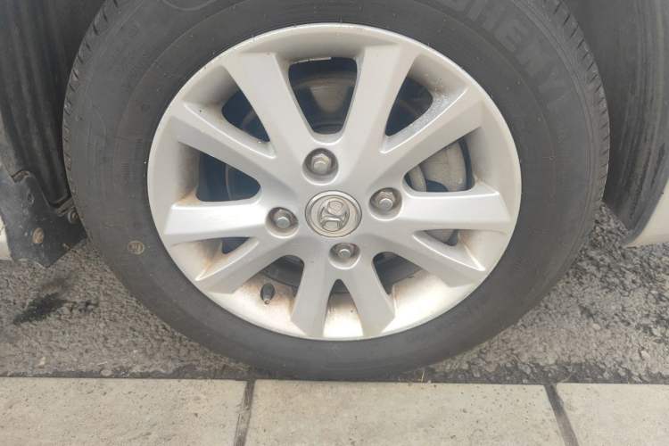 Used BAIC E Series 2013 Sedan 1.5L Automatic Lotte Edition Right Front Wheel Hub