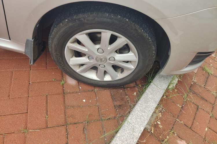 Used BAIC E Series 2013 Sedan 1.5L Manual Lotte Edition Right Front Wheel Hub