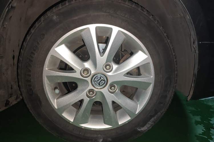 Used BAIC E Series 2013 Sedan 1.3L Manual Lotte Edition Right Front Wheel Hub