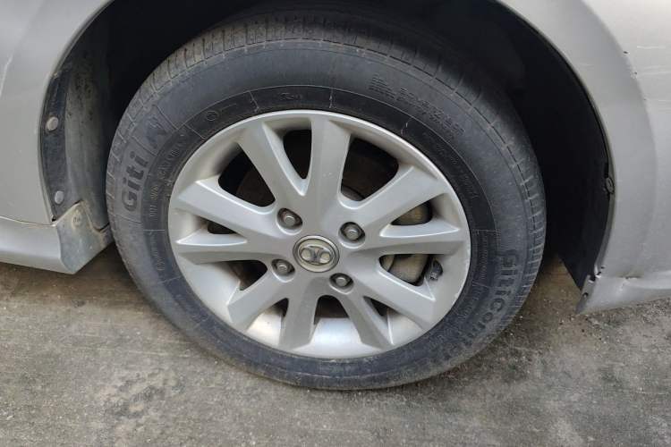 Used BAIC E Series 2013 Sedan 1.5L Automatic Lotte Edition Right Front Wheel Hub