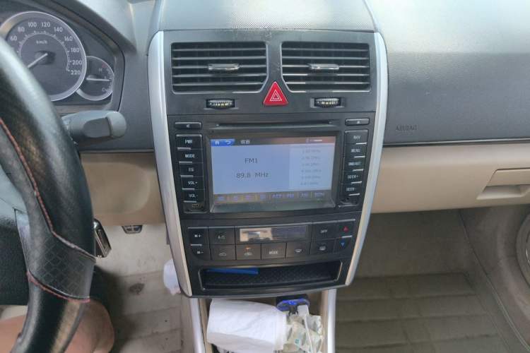 Used BAIC E Series 2013 Sedan 1.5L Manual Leshang Version Audio And AC Panel