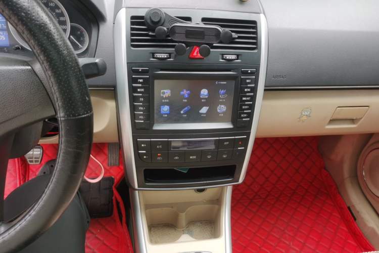 Used BAIC E Series 2013 Sedan 1.5L Manual Leshang Version Audio And AC Panel