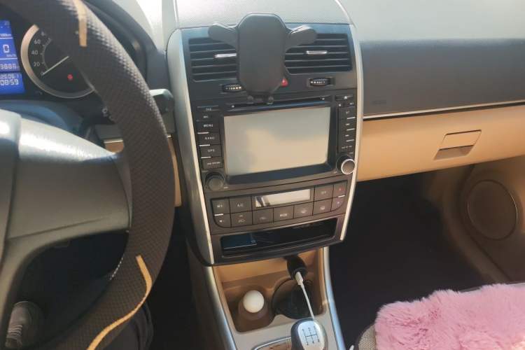 Used BAIC E Series 2013 Sedan 1.3L Manual Lotte Edition Audio And AC Panel