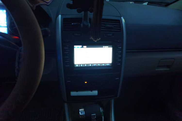 Used BAIC E Series 2013 Hatchback 1.5L Automatic Lotte Edition Audio And AC Panel