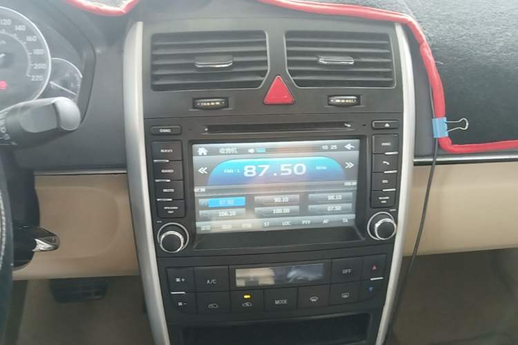 Used BAIC E Series 2013 Sedan 1.5L Automatic Lotte Edition Audio And AC Panel