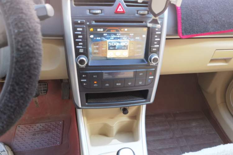 Used BAIC E Series 2013 Sedan 1.3L Manual Lotte Edition Audio And AC Panel