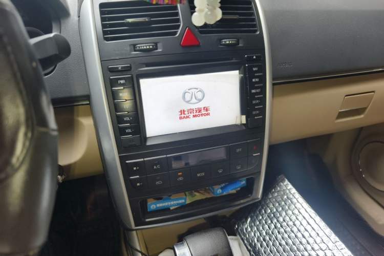 Used BAIC E Series 2013 Sedan 1.5L Automatic Leshang Edition Audio And AC Panel