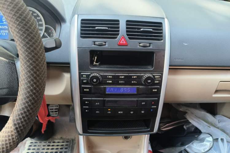 Used BAIC E Series 2013 Sedan 1.3L Manual Lotte Edition Audio And AC Panel