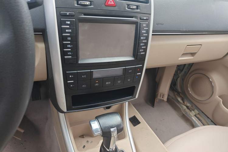 Used BAIC E Series 2013 Hatchback 1.5L Automatic Lotte Edition Audio And AC Panel
