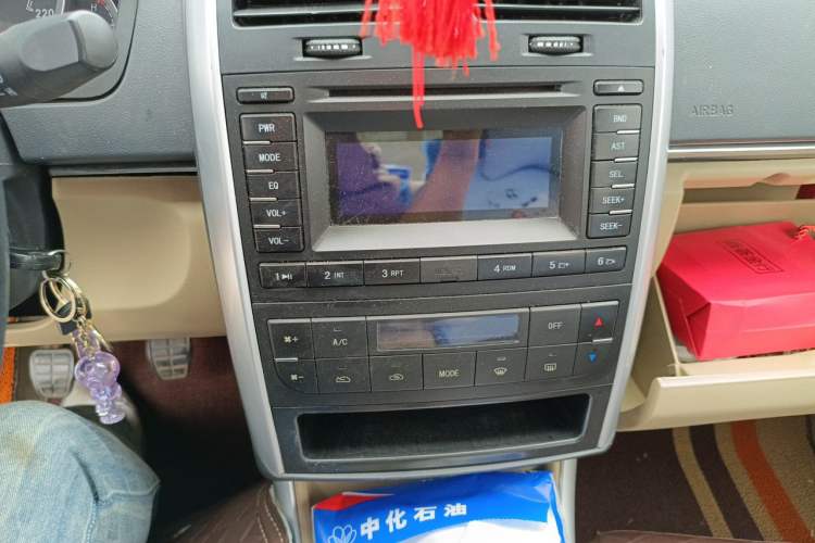 Used BAIC E Series 2013 Sedan 1.5L Manual Lotte Edition Audio And AC Panel