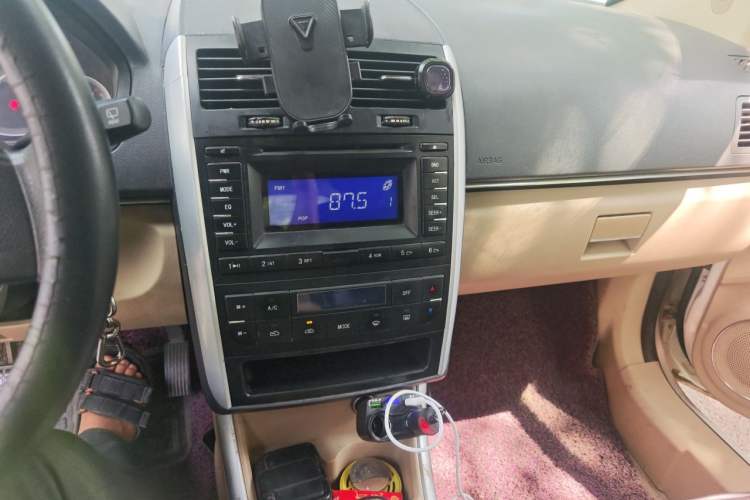 Used BAIC E Series 2013 Hatchback 1.5L Manual Lotte Edition Audio And AC Panel