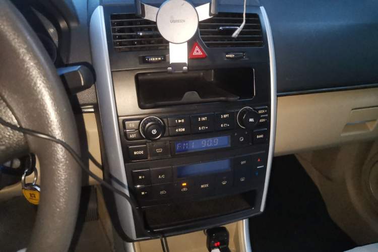 Used BAIC E Series 2013 Sedan 1.3L Manual Lotte Edition Audio And AC Panel