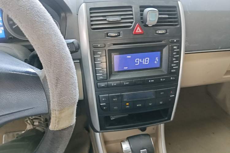 Used BAIC E Series 2013 Hatchback 1.5L Automatic Lotte Edition Audio And AC Panel