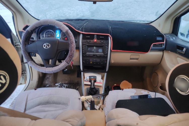 Used BAIC E Series 2013 Sedan 1.5L Automatic Lotte Edition Center Console