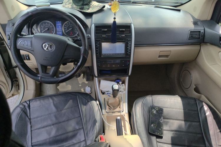 Used BAIC E Series 2013 Sedan 1.5L Manual Leshang Version Center Console