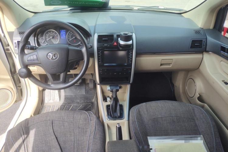 Used BAIC E Series 2013 Sedan 1.5L Automatic Leshang Edition Center Console