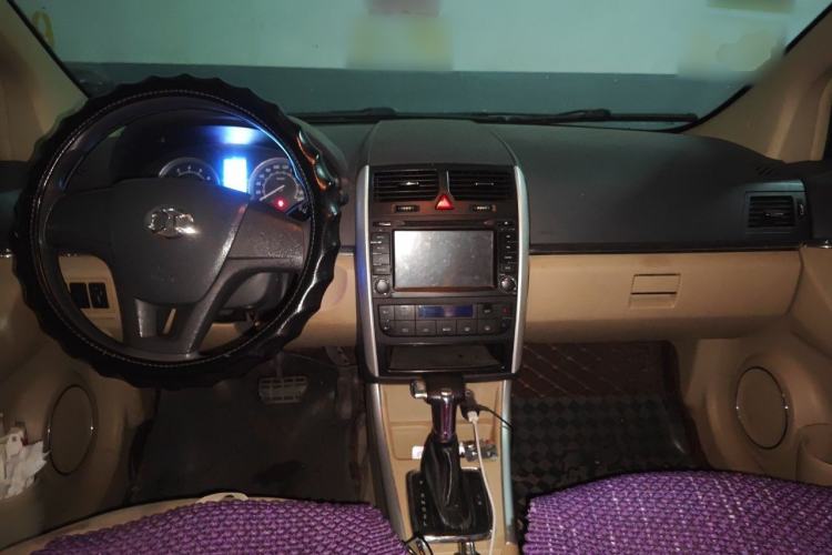 Used BAIC E Series 2013 Sedan 1.5L Automatic Lotte Edition Center Console