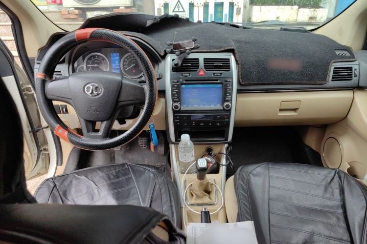Used BAIC E Series 2013 Sedan 1.5L Manual Lotte Edition Center Console