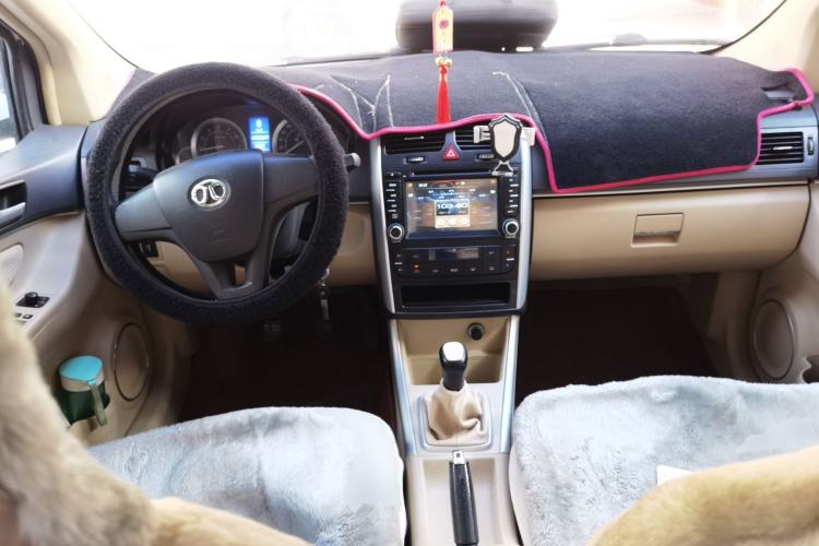 Used BAIC E Series 2013 Sedan 1.3L Manual Lotte Edition Center Console
