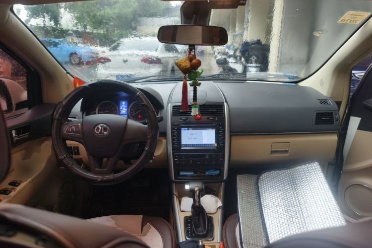 Used BAIC E Series 2013 Sedan 1.5L Automatic Leshang Edition Center Console