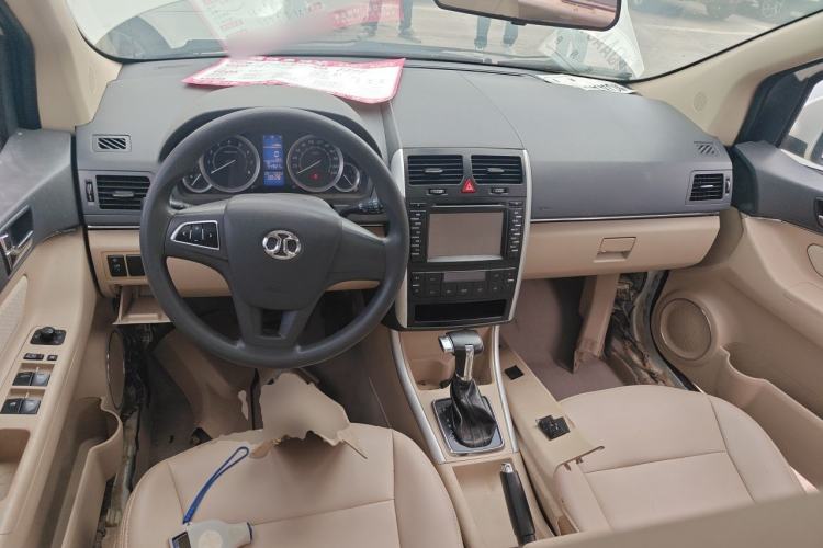 Used BAIC E Series 2013 Hatchback 1.5L Automatic Lotte Edition Center Console