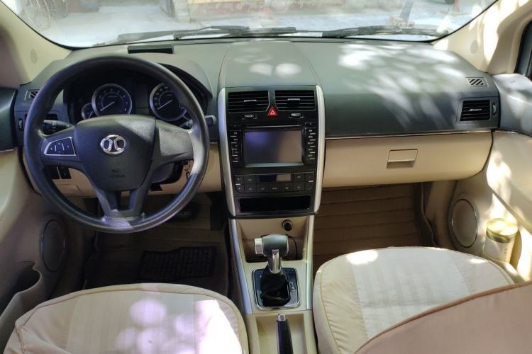 Used BAIC E Series 2013 Sedan 1.5L Automatic Leshang Edition Center Console