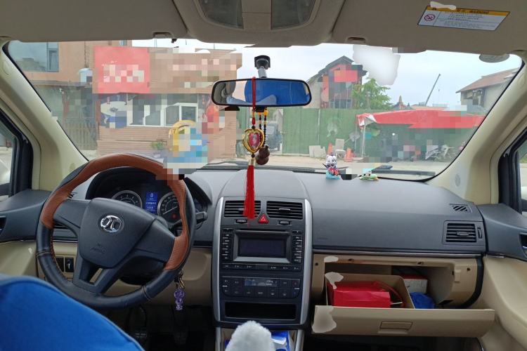 Used BAIC E Series 2013 Sedan 1.5L Manual Lotte Edition Center Console
