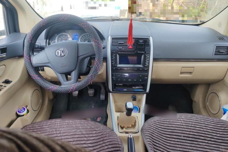 Used BAIC E Series 2013 Hatchback 1.5L Manual Lotte Edition Center Console