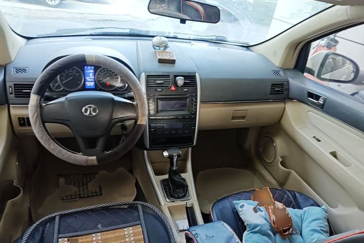 Used BAIC E Series 2013 Hatchback 1.5L Automatic Lotte Edition Center Console