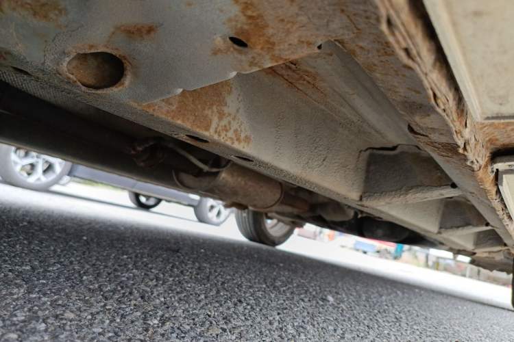 Used BAIC E Series 2013 Sedan 1.5L Manual Lotte Edition Chassis Front Left