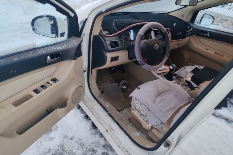 Used BAIC E Series 2013 Sedan 1.5L Automatic Lotte Edition Driver Seat