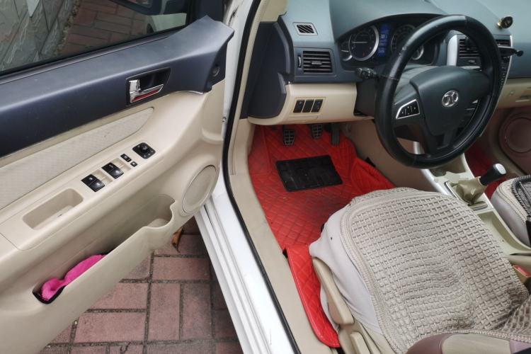 Used BAIC E Series 2013 Sedan 1.5L Manual Leshang Version Driver Seat