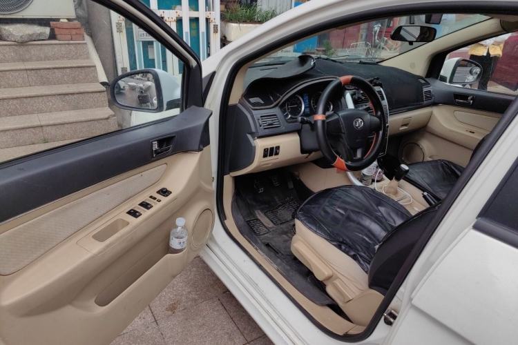 Used BAIC E Series 2013 Sedan 1.5L Manual Lotte Edition Driver Seat