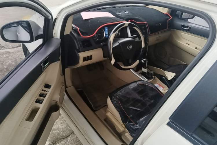Used BAIC E Series 2013 Sedan 1.5L Automatic Lotte Edition Driver Seat