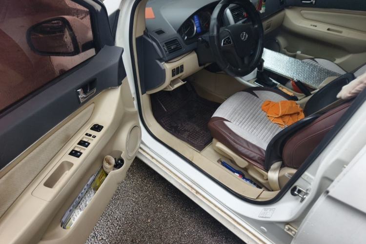 Used BAIC E Series 2013 Sedan 1.5L Automatic Leshang Edition Driver Seat
