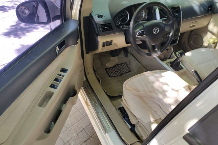 Used BAIC E Series 2013 Sedan 1.5L Automatic Leshang Edition Driver Seat