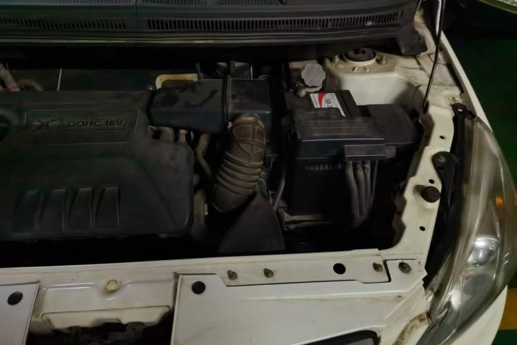 Used BAIC E Series 2013 Sedan 1.3L Manual Special Offer Edition Engine Bay Left