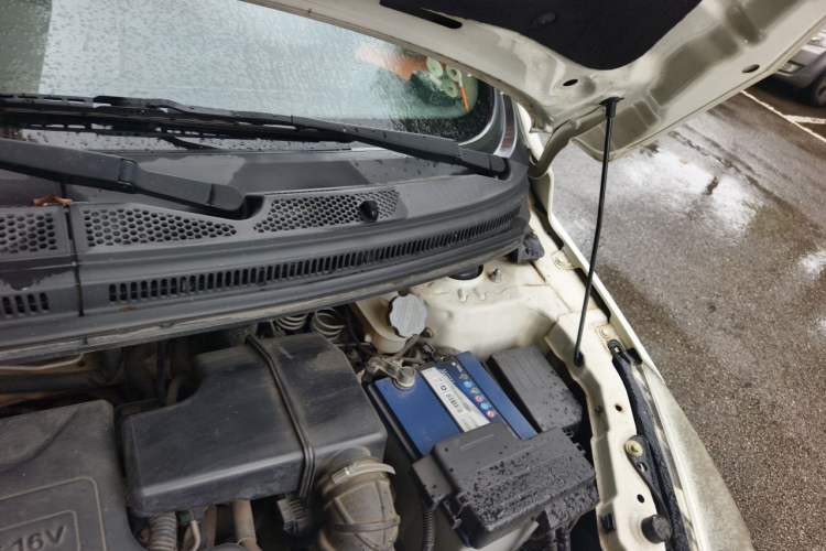 Used BAIC E Series 2013 Sedan 1.5L Automatic Leshang Edition Engine Bay Left