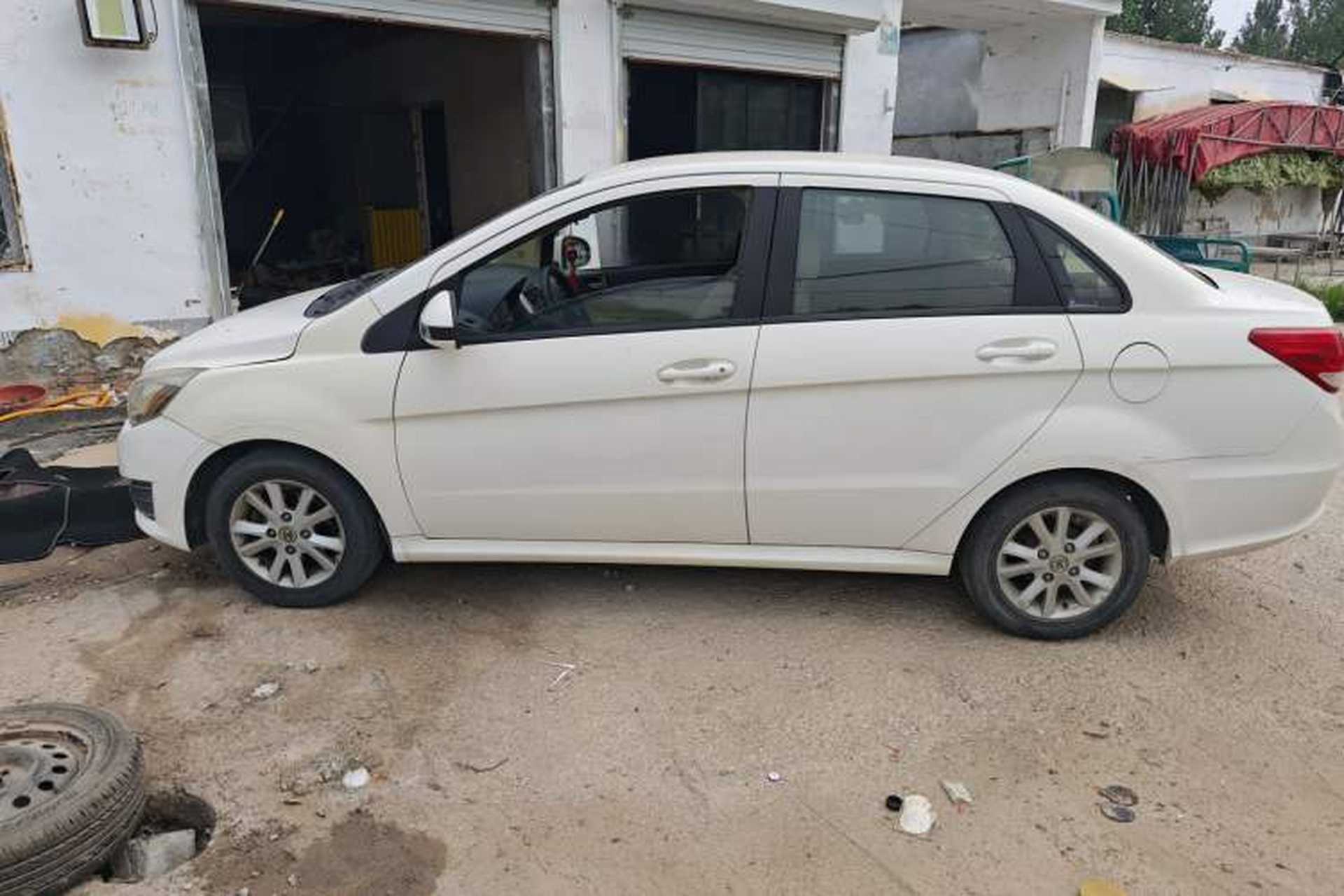 Used BAIC E Series 2013 Sedan 1.5L Manual Lotte Edition Exterior 5