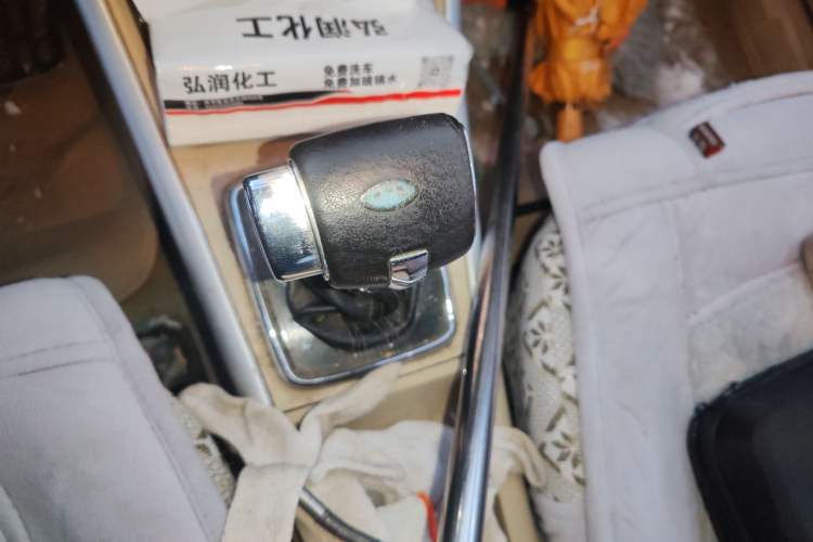 Used BAIC E Series 2013 Sedan 1.5L Automatic Lotte Edition Gear Lever