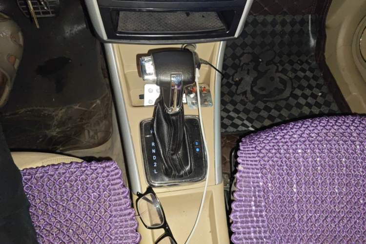 Used BAIC E Series 2013 Sedan 1.5L Automatic Lotte Edition Gear Lever