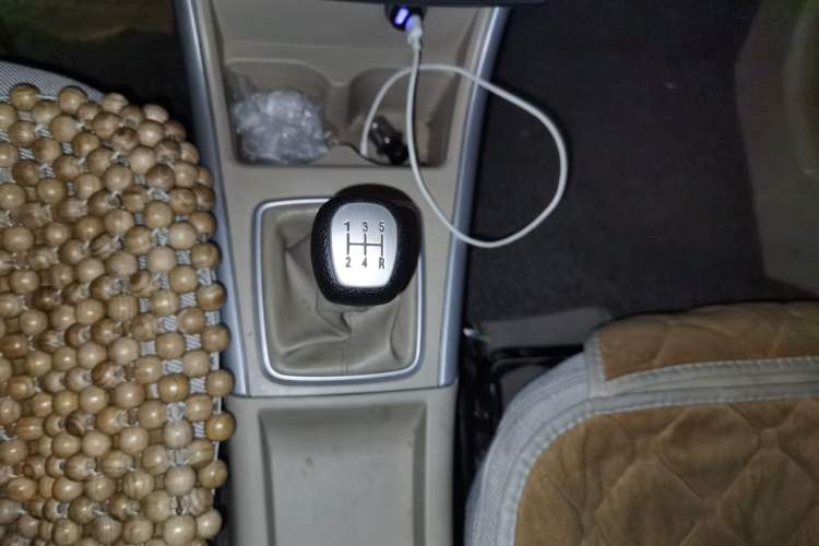 Used BAIC E Series 2013 Sedan 1.3L Manual Special Offer Edition Gear Lever